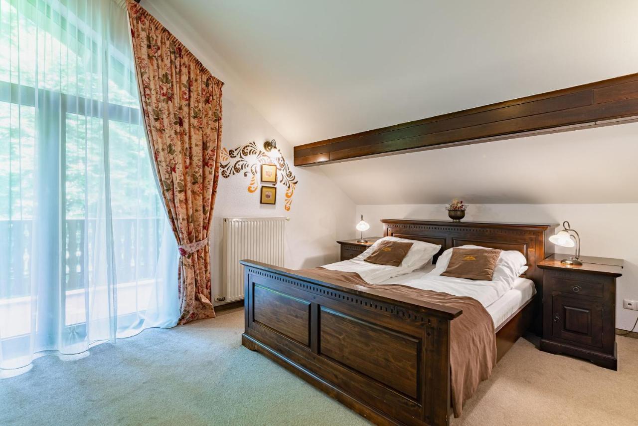 Regal 3*